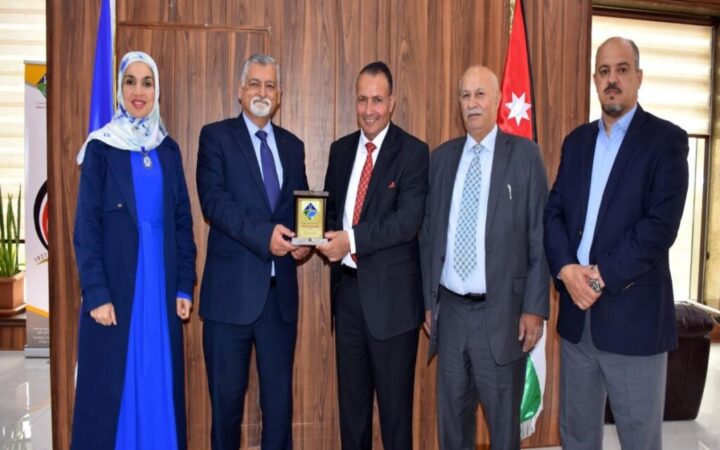 رئيسا القدس المفتوحة و جدارا يترأسان اجتماعاً تحضيرياً لمؤتمر كلية العلوم التربوية الرابع رئيسا القدس المفتوحة و جدارا يترأسان اجتماعاً تحضيرياً لمؤتمر كلية العلوم التربوية الرابع